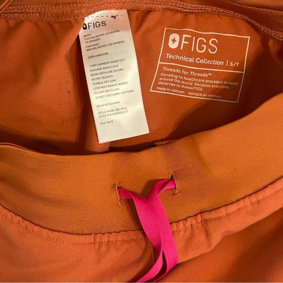 FIGS - Scrub SET- Terracotta - Catarina Top (Small) - Yola High Waisted (S/Tall) - Picture 9 of 10